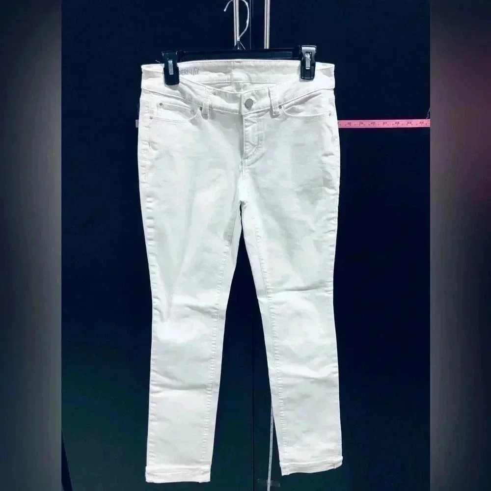 Ann Taylor Modern Fit, cuffed, 5 pocket, Belt loop,cotton stretch,summer white